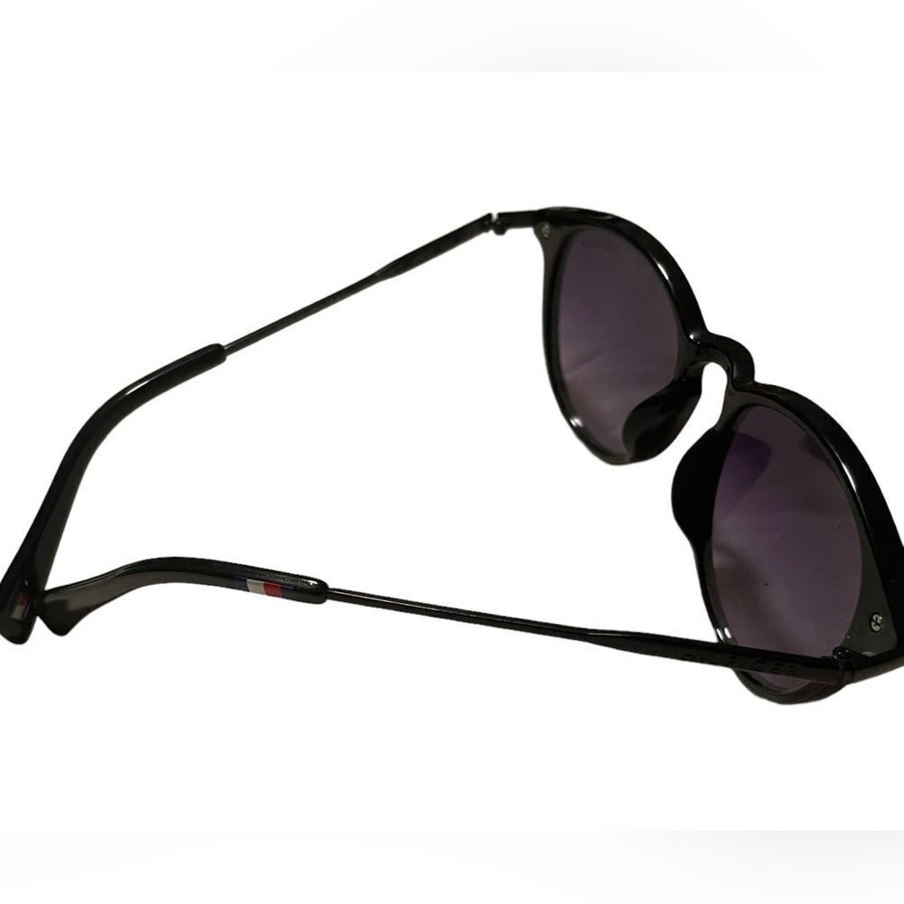 Tommy Hilfiger Eye glass.